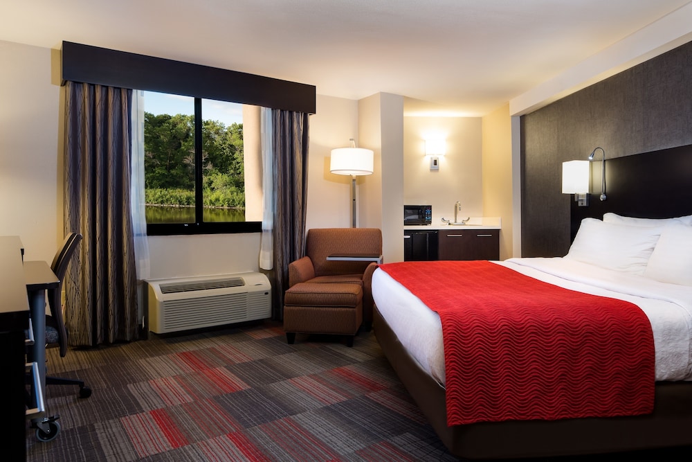 holiday inn milwaukee riverfront by ihg