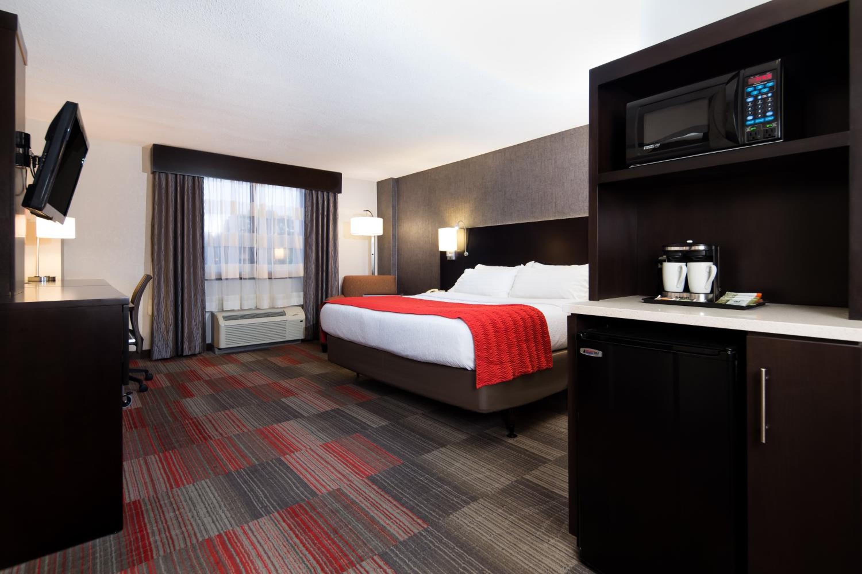 holiday inn milwaukee riverfront by ihg