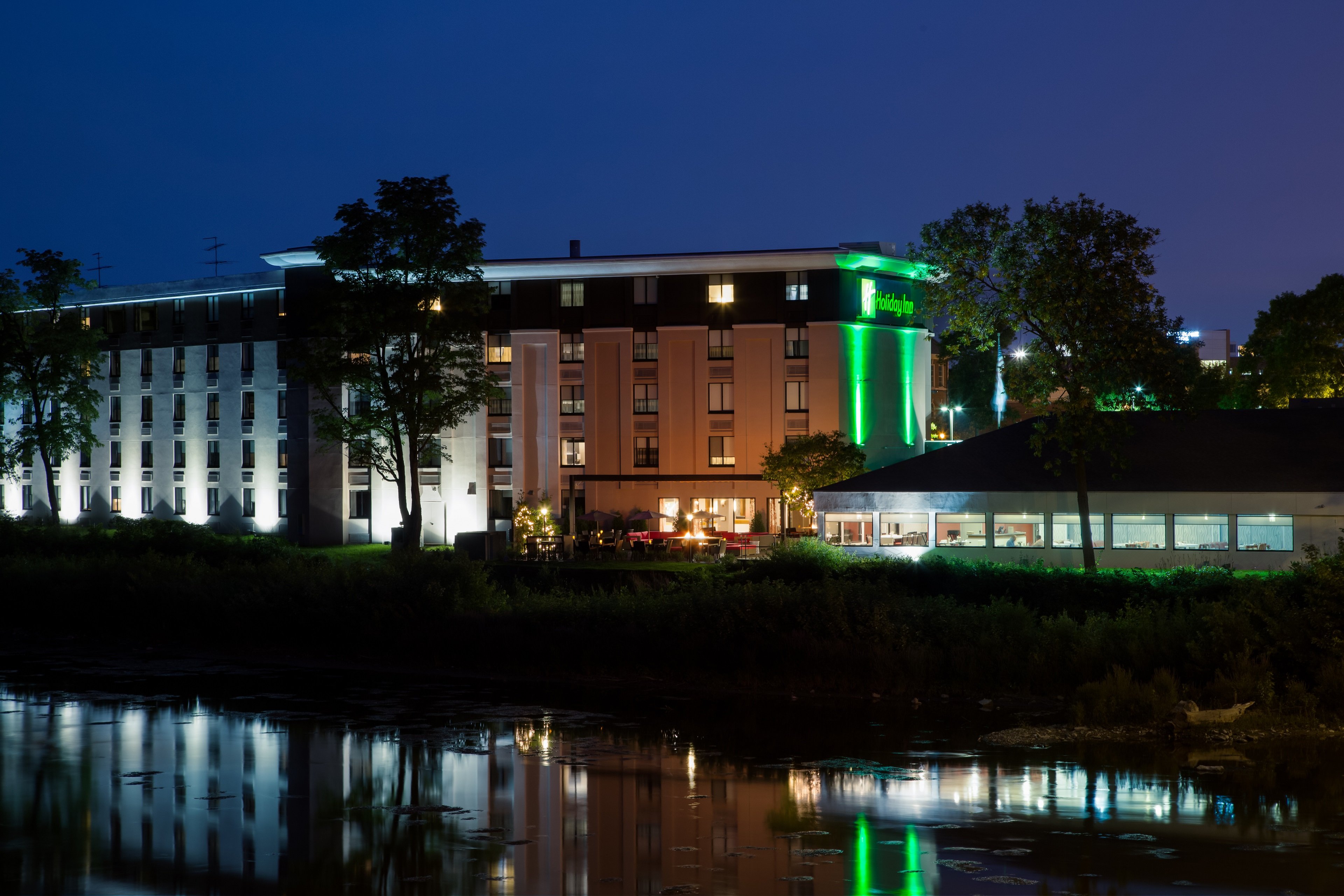 holiday inn milwaukee riverfront by ihg