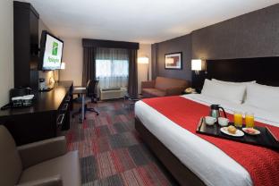 holiday inn milwaukee riverfront by ihg