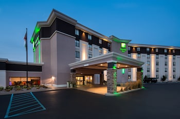 holiday inn milwaukee riverfront by ihg