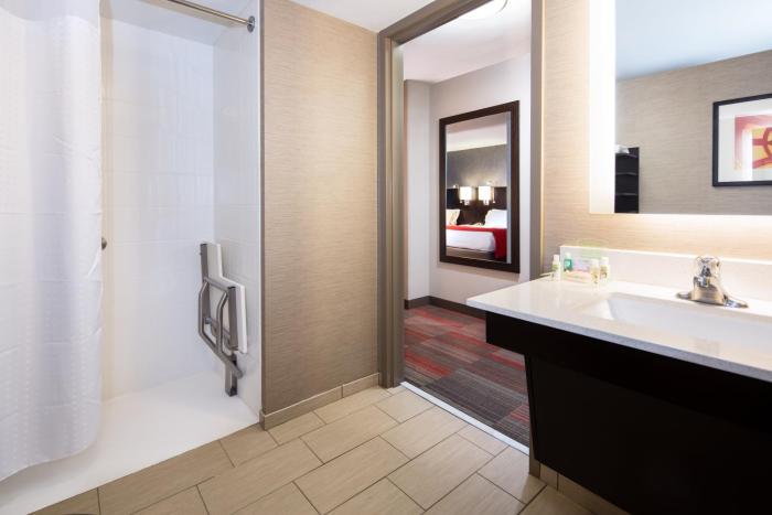 holiday inn milwaukee riverfront by ihg