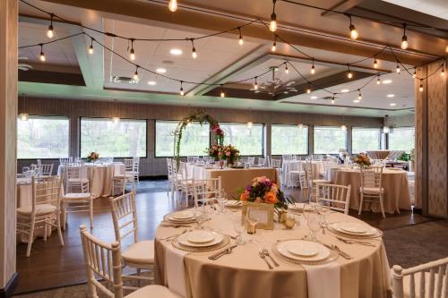holiday inn milwaukee riverfront by ihg
