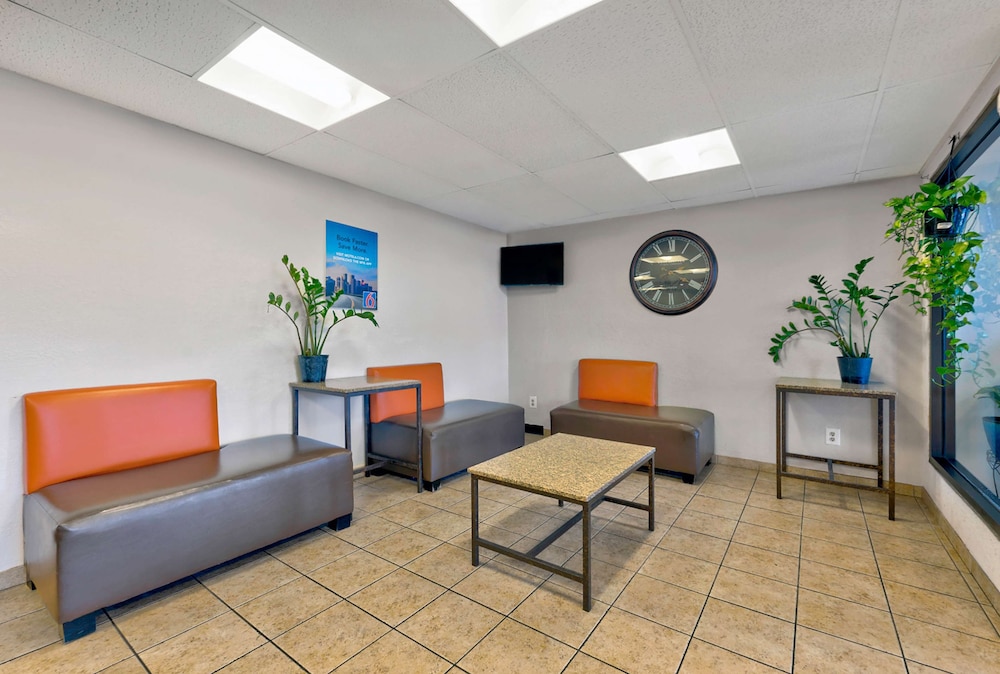 motel 6 oak creek wi