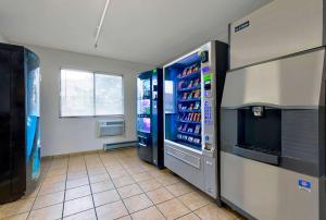 motel 6 oak creek wi