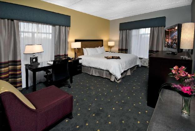 hampton inn and suites raleigh downtown