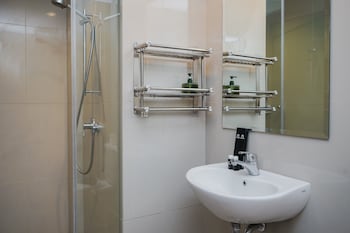 comfortable and nice 1br at m town signature apartment