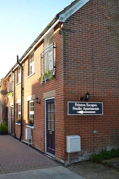 frinton escapes the cottage