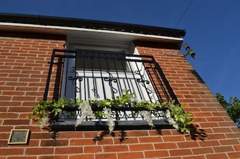 frinton escapes the cottage