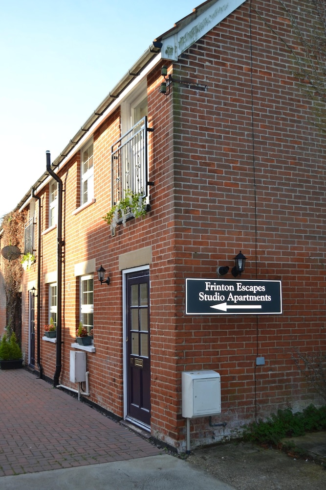 frinton escapes the cottage