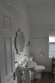 frinton escapes the cottage