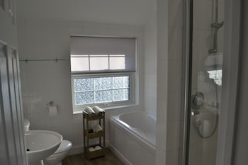 frinton escapes the cottage