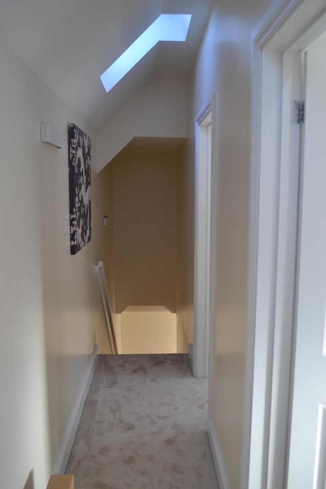 frinton escapes the cottage