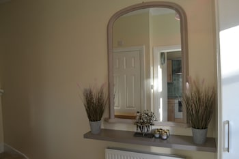 frinton escapes the cottage