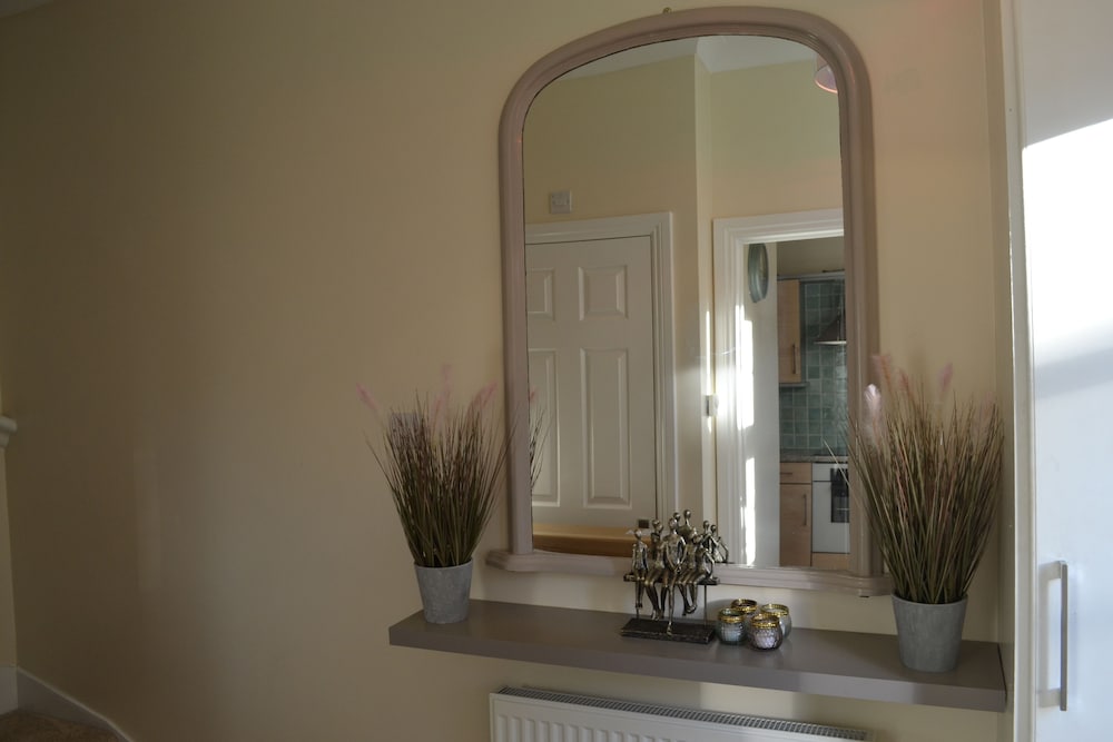 frinton escapes the cottage