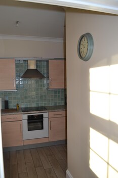 frinton escapes the cottage