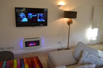 frinton escapes the cottage