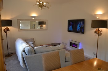 frinton escapes the cottage