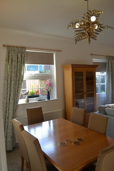 frinton escapes the cottage