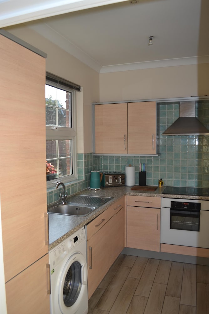 frinton escapes the cottage