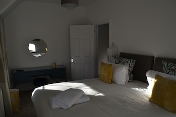 frinton escapes the cottage