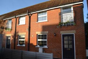 frinton escapes the cottage