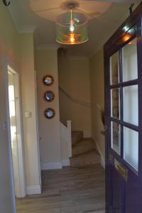 frinton escapes the cottage