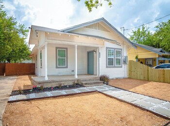 3Br/2Ba Remodeled House Near Downtown,,3.5 star