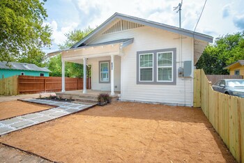 3Br/2Ba Remodeled House Near Downtown,,3.5 star