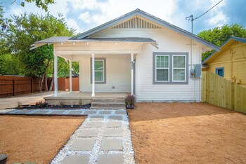 3Br/2Ba Remodeled House Near Downtown,,3.5 star