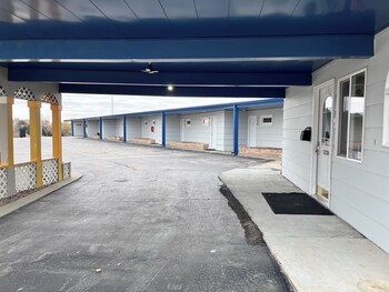 Midway Motel,,2.5 star