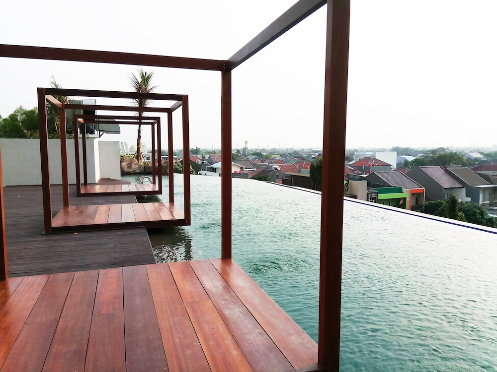 comfy and modern 2br grand kamala lagoon apartment