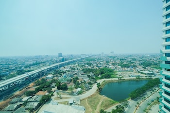 comfy and modern 2br grand kamala lagoon apartment