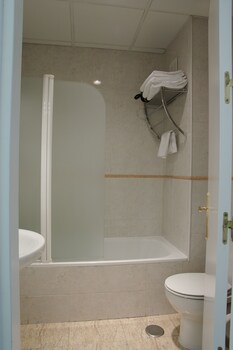 hotel barajas plaza madrid