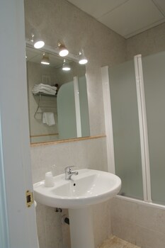 hotel barajas plaza madrid