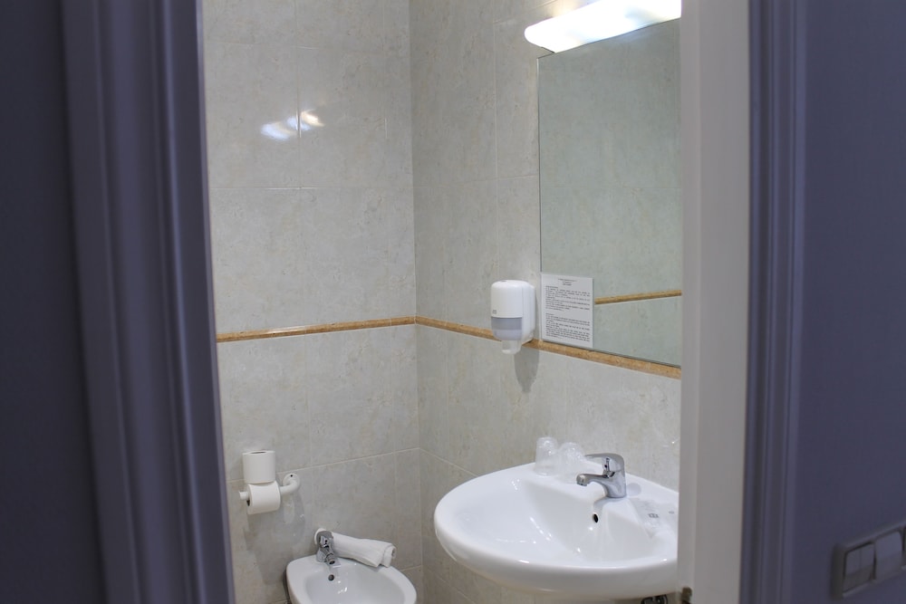 hotel barajas plaza madrid