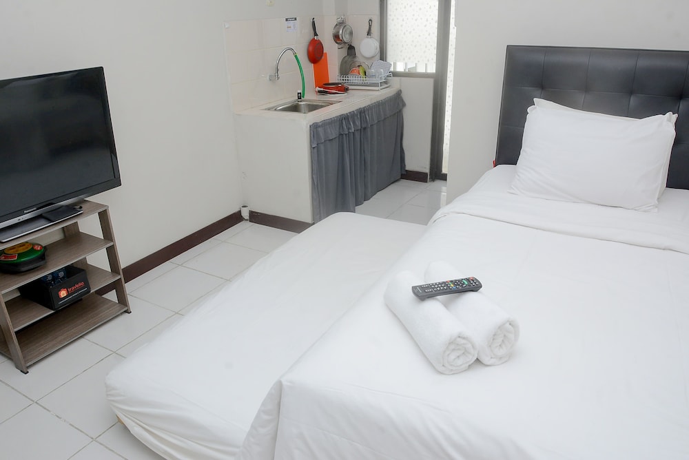 alluring studio at lagoon apartment near bekasi town square
