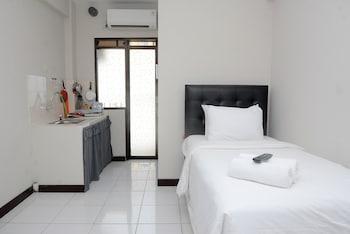 alluring studio at lagoon apartment near bekasi town square