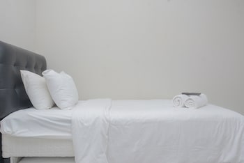 alluring studio at lagoon apartment near bekasi town square