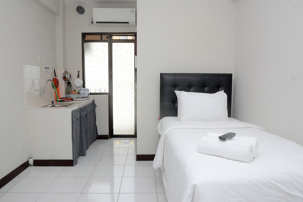 alluring studio at lagoon apartment near bekasi town square