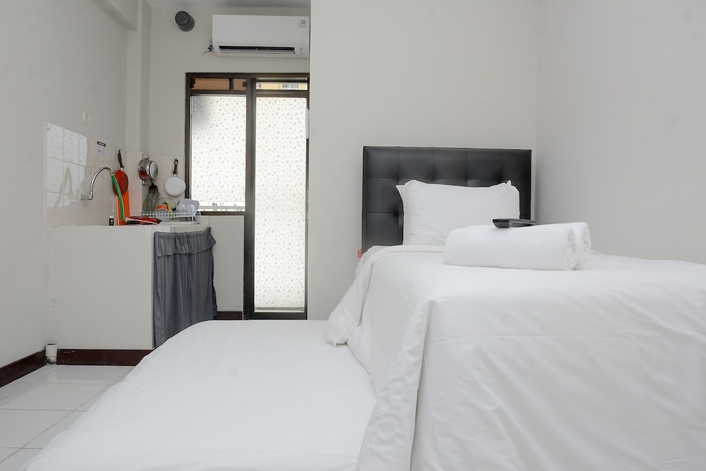 alluring studio at lagoon apartment near bekasi town square