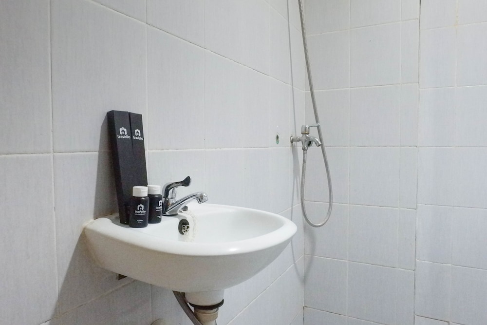 best deal 2br apartment at dian regency near its