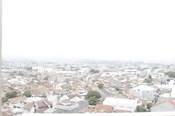 pleasant 2br apartment at gateway ahmad yani