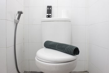 pleasant 2br apartment at gateway ahmad yani