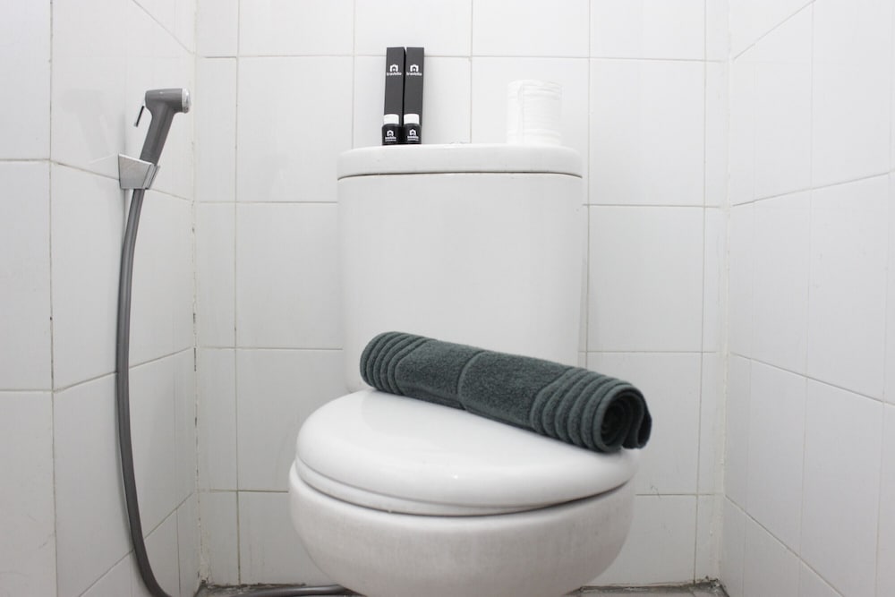 pleasant 2br apartment at gateway ahmad yani