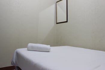 pleasant 2br apartment at gateway ahmad yani