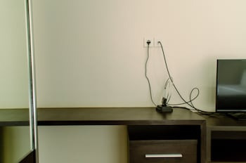 elegant and homey studio at paramount skyline apartment