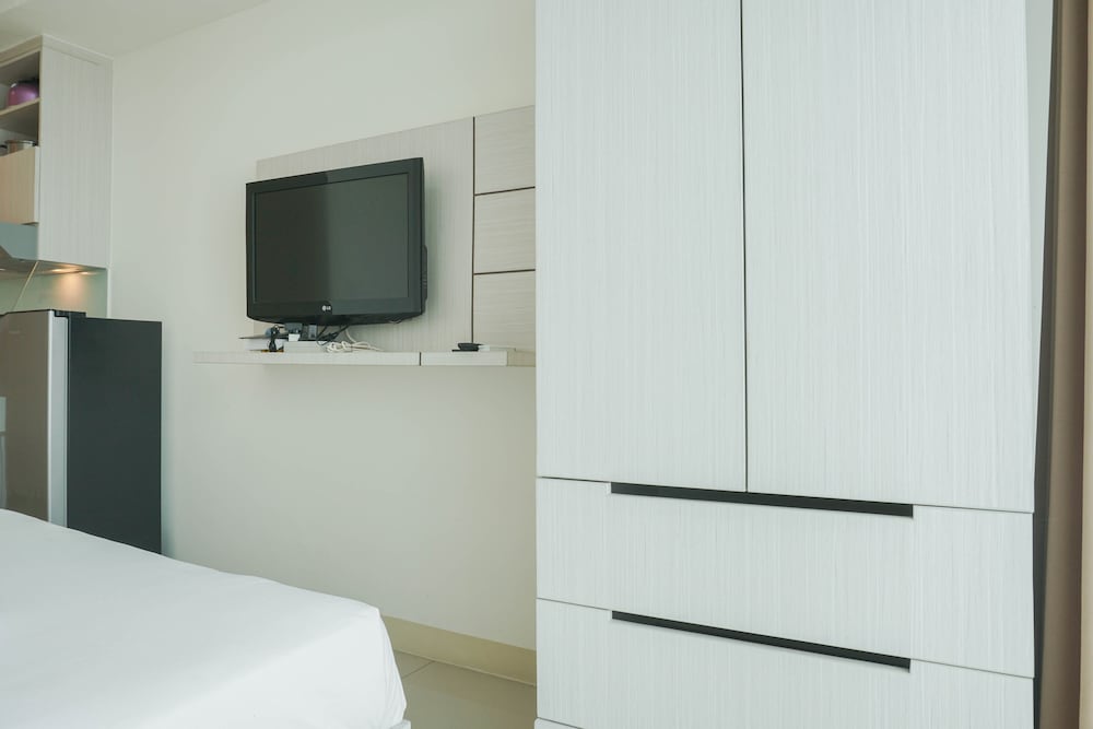 comfortable studio room at tree park bsd apartment