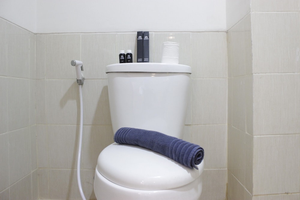 appropriate studio apartment at easton park residence jatinangor near ipdn