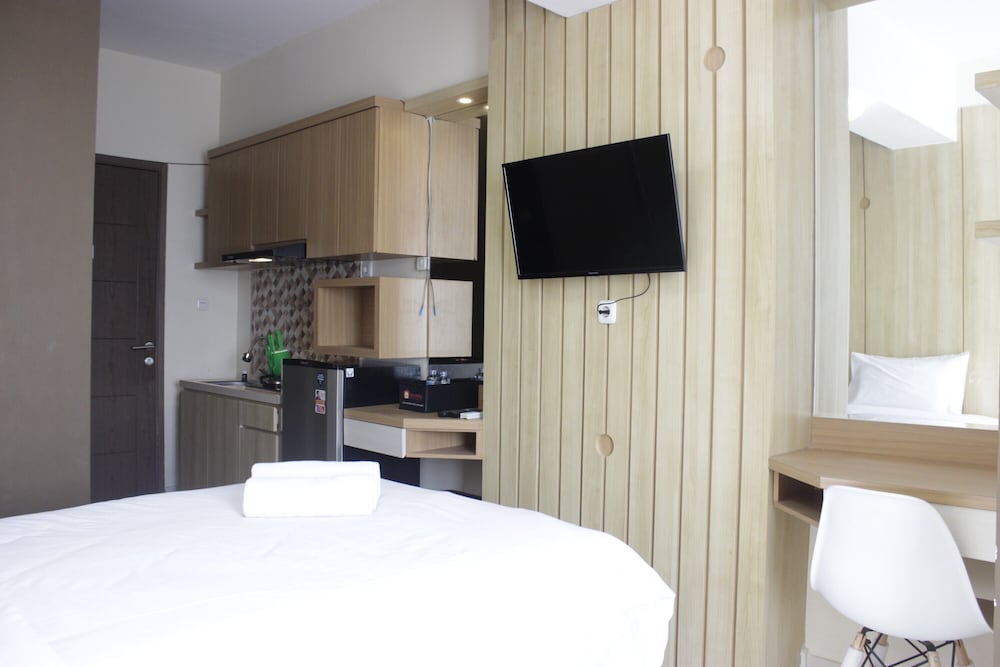 appropriate studio apartment at easton park residence jatinangor near ipdn